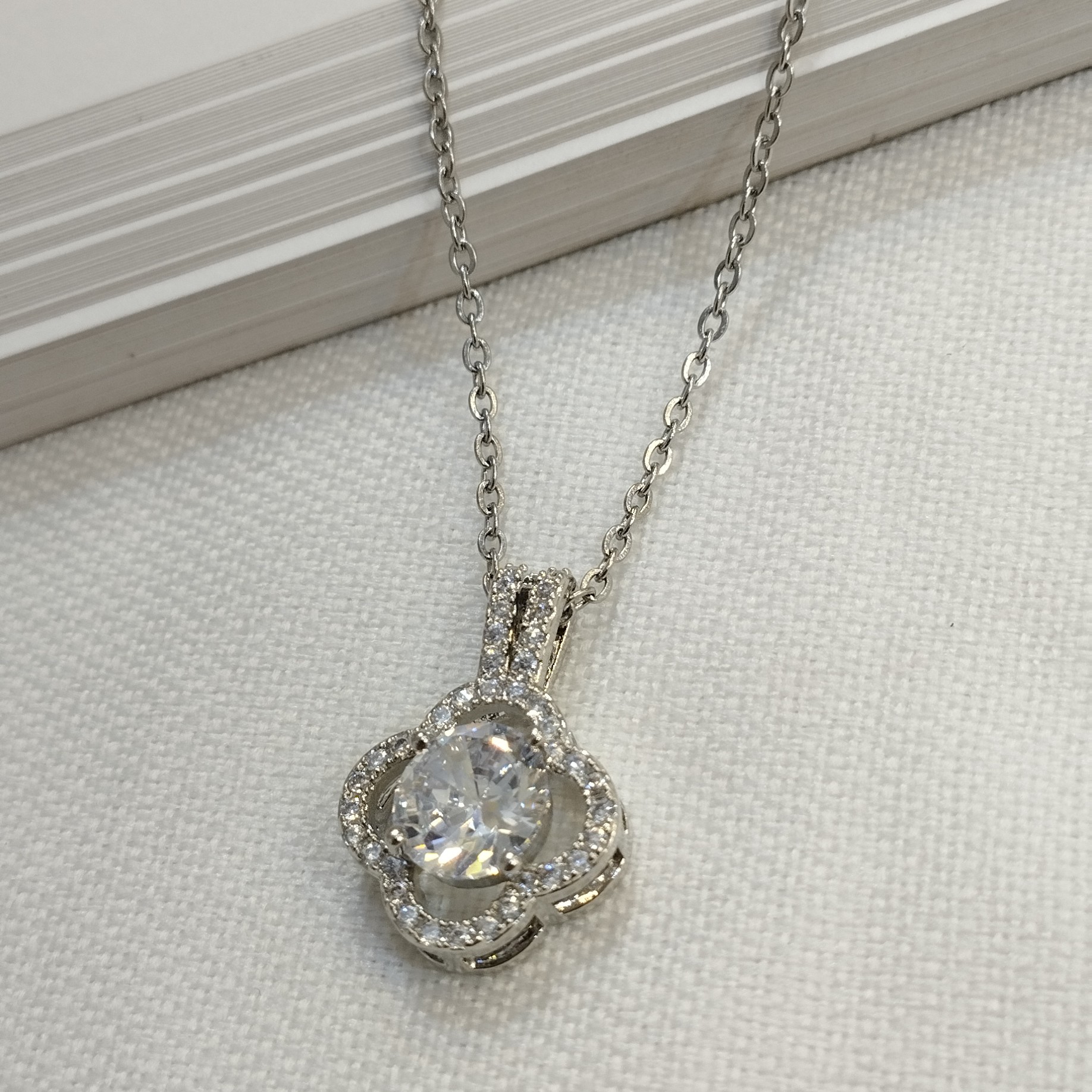 گردنبند مارک استیل طرح نقره شیک