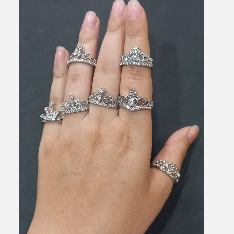 حراج انگشتر زنانه طرح تاج نگینی پک 5 عددی