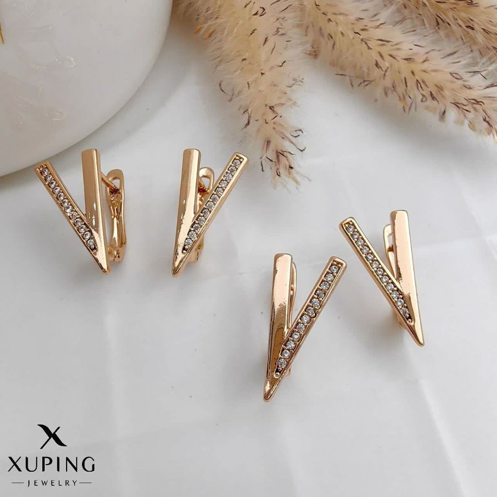 گوشواره نگین دار آبکاری طلا طرح v ژوپینگ