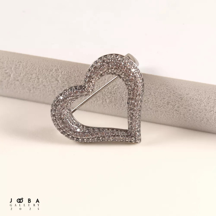 گل سینه قلب نگینی نقره ای ژوپینگ کد 1091391973