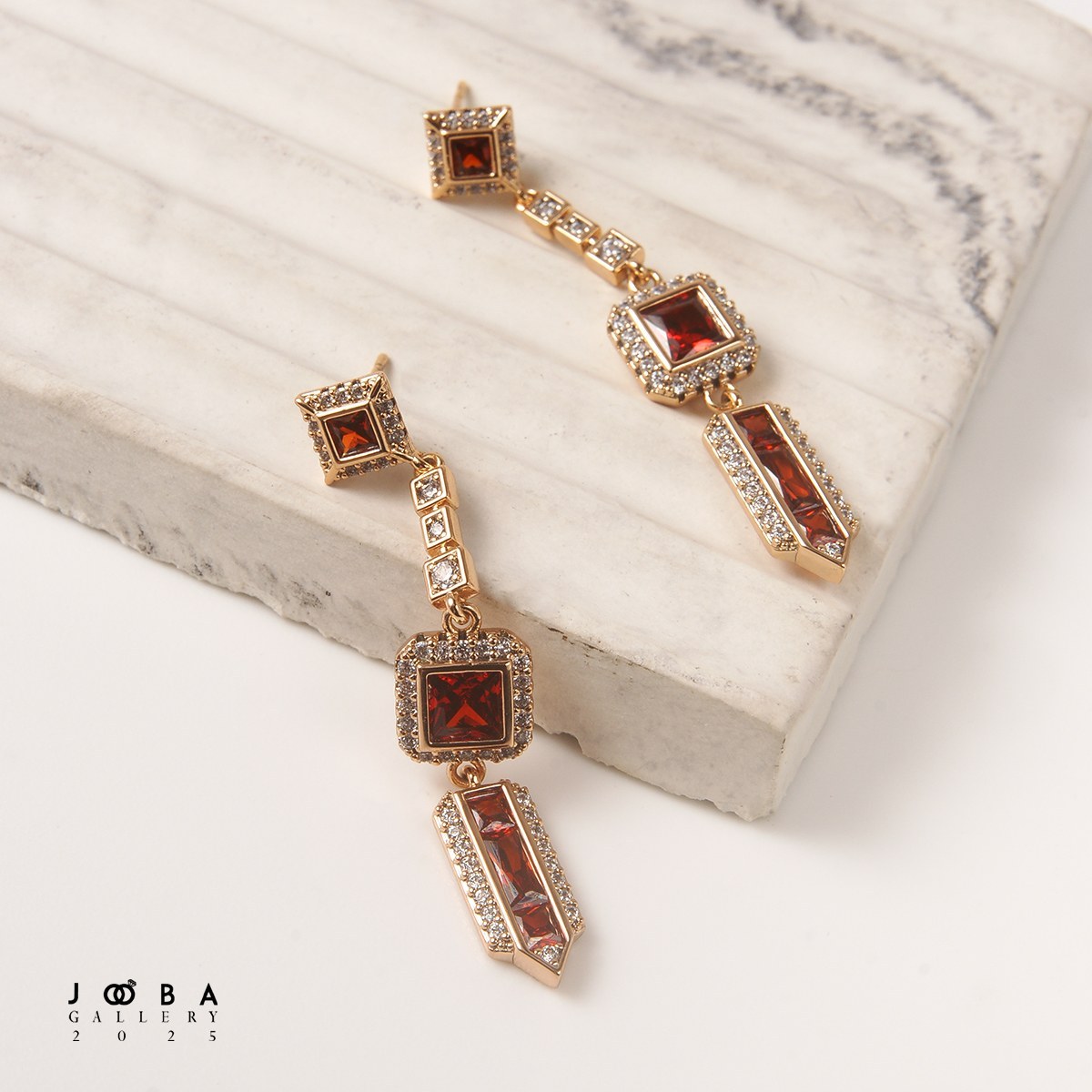 گوشواره نگین دار سوارسکی قرمز کد1111982948