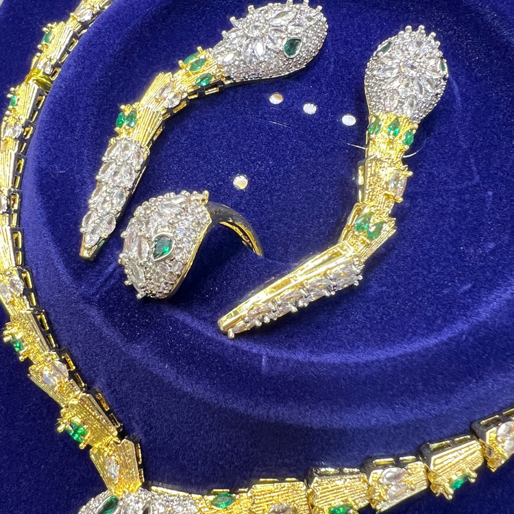 سرویس بولگاری ماری وارداتی مستر کاملا رنگ ثابت روکش طلا 18 عیار