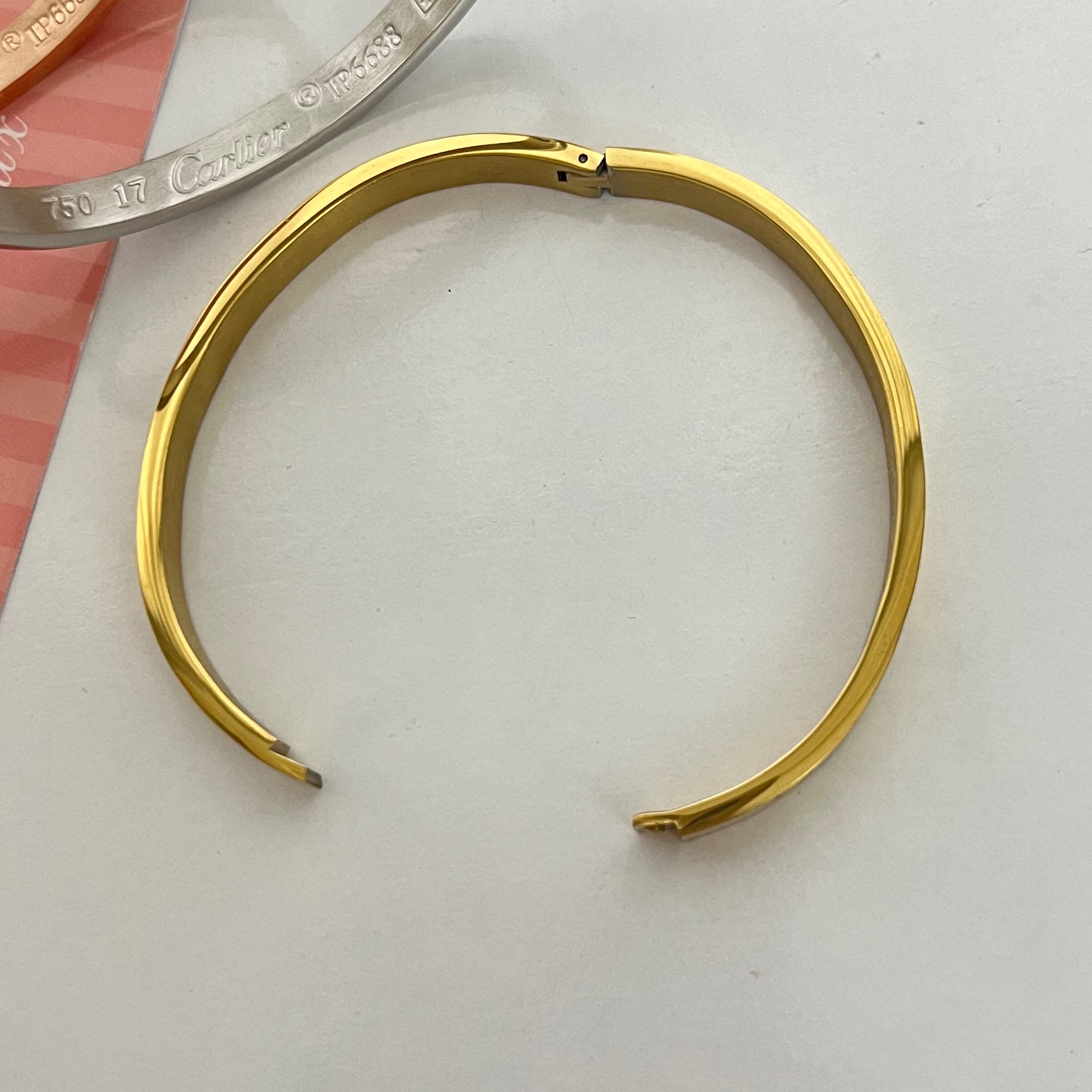 دستبند کارتیه کارتیر برابر با اصل طلای حک دار کیفیت بالا بنگل لاو کارتیه LOVE CARTIER