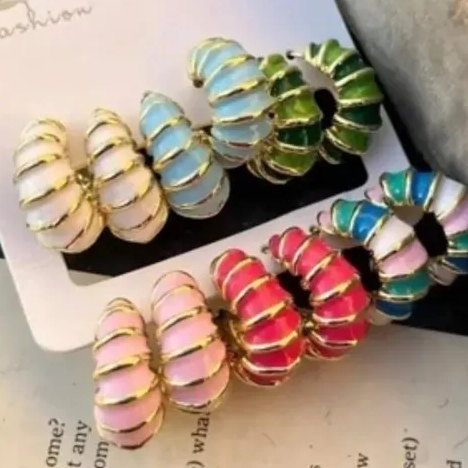گوشواره میناکاری برجسته وارداتی درجه یک ضد حساسیت رنگ ثابت