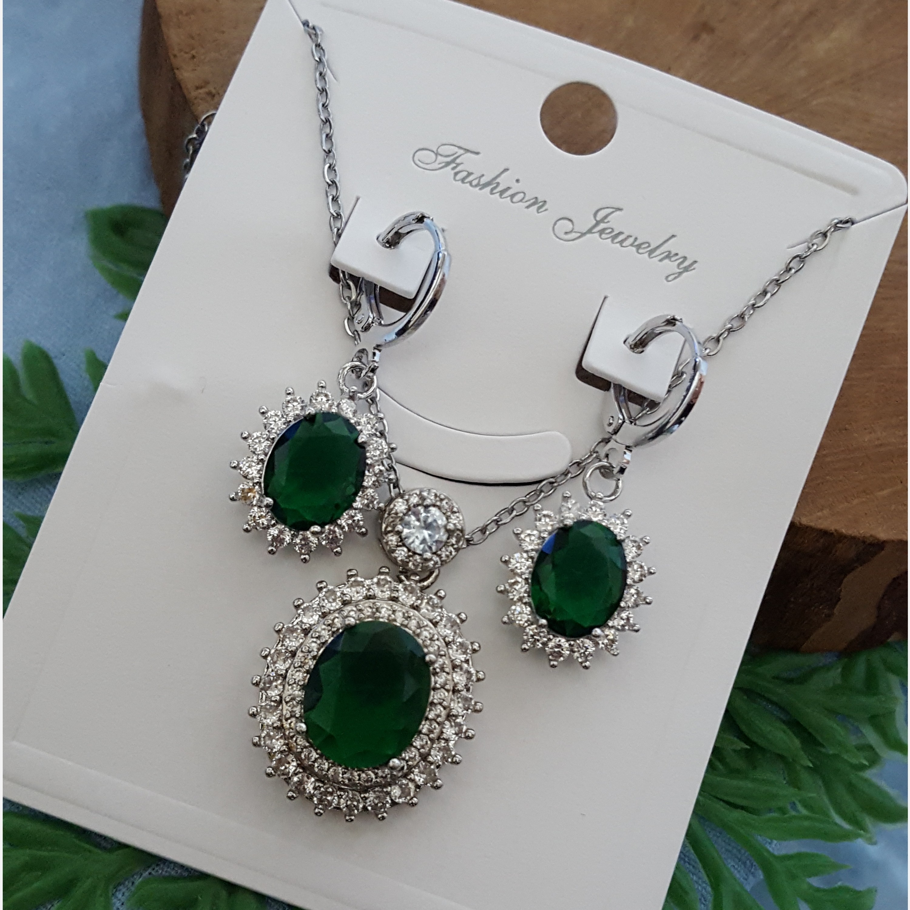 نیم ست نگین سبز مجلسی فاخر کد 8