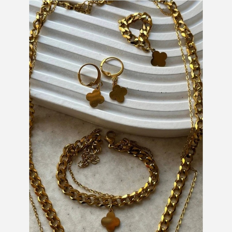 ست زنانه کارتیر با آویز گشنیز