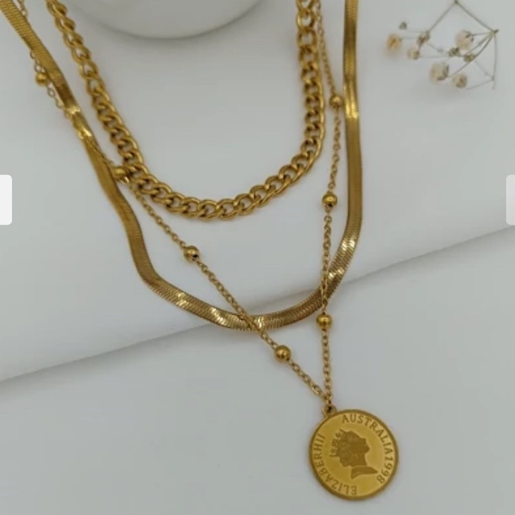گردنبند استیل سه لاین ماری کارتیر خلخال و سکه الیزابت (لاوین گالری)