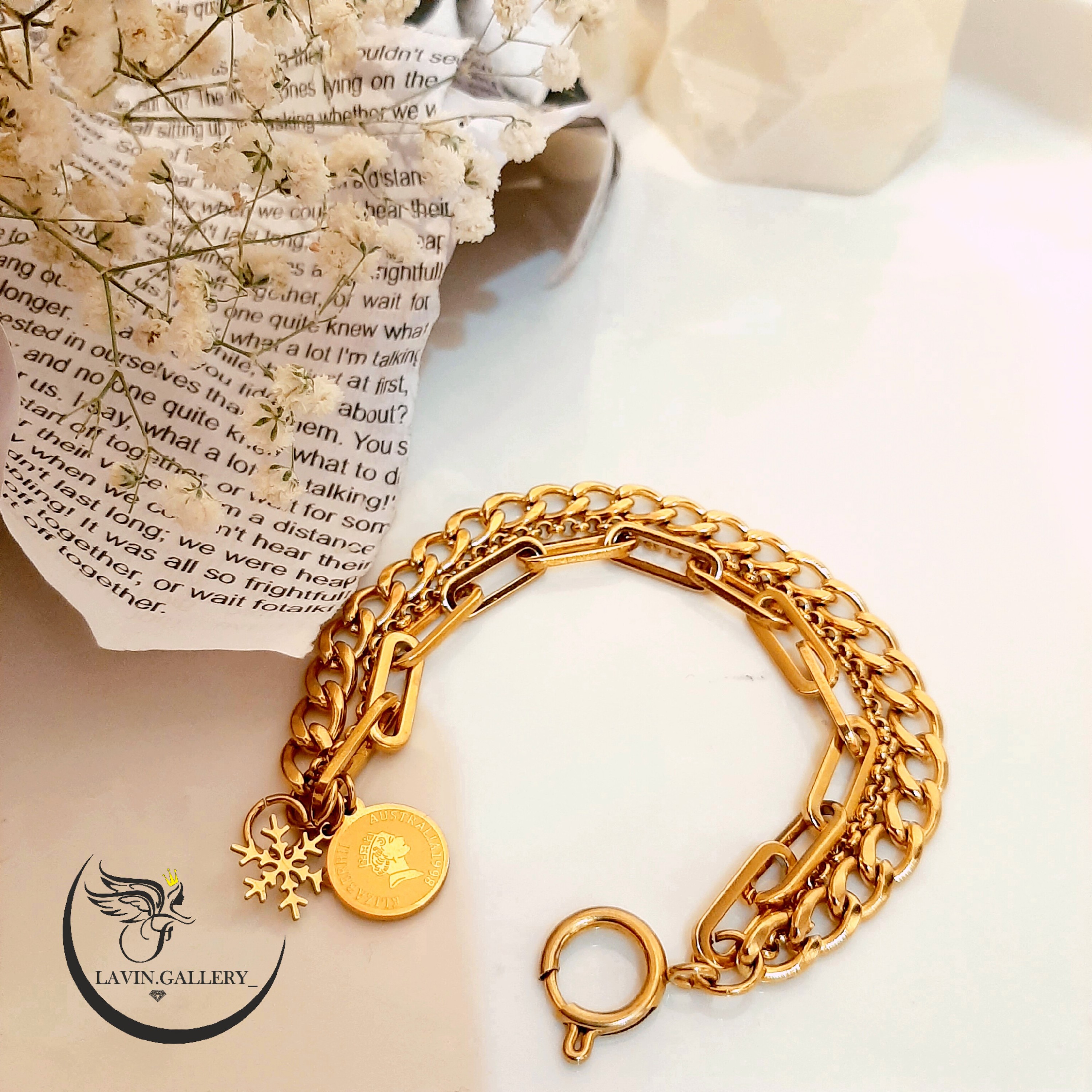 دستبند استیل زنانه سه لاین کارتیر با آویز الیزابت (لاوین گالری)