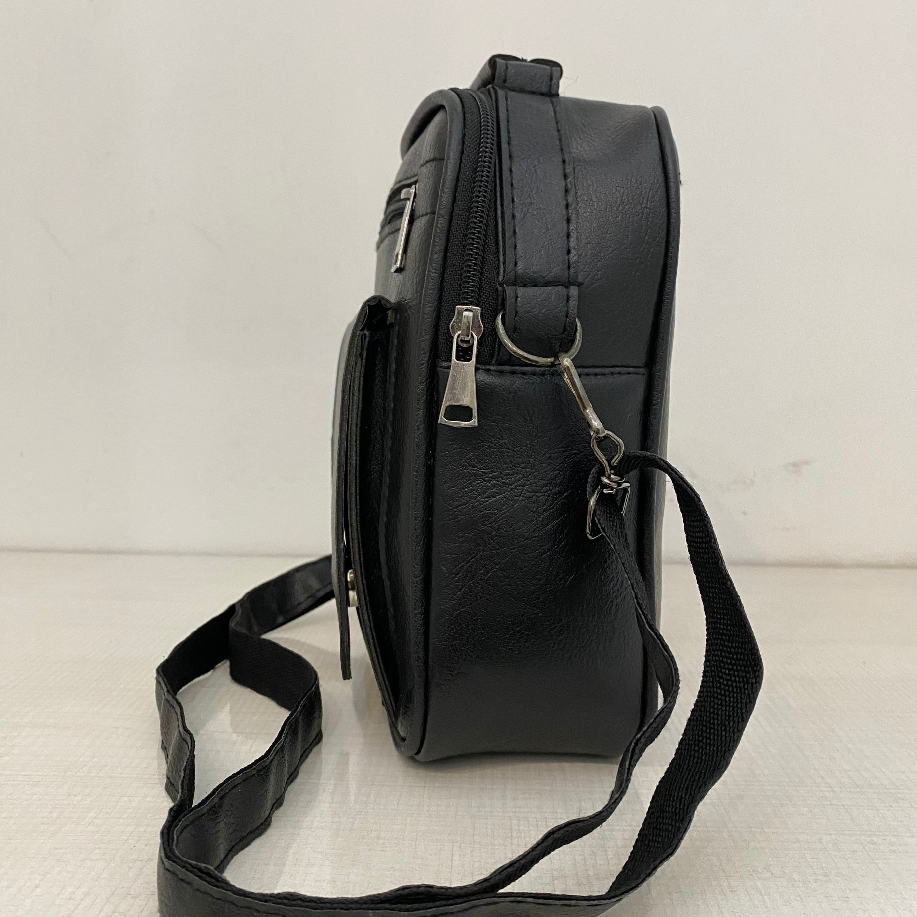 کیف مدارک اداری،دوشی،پاسپورتی چرم (پس کرایه)