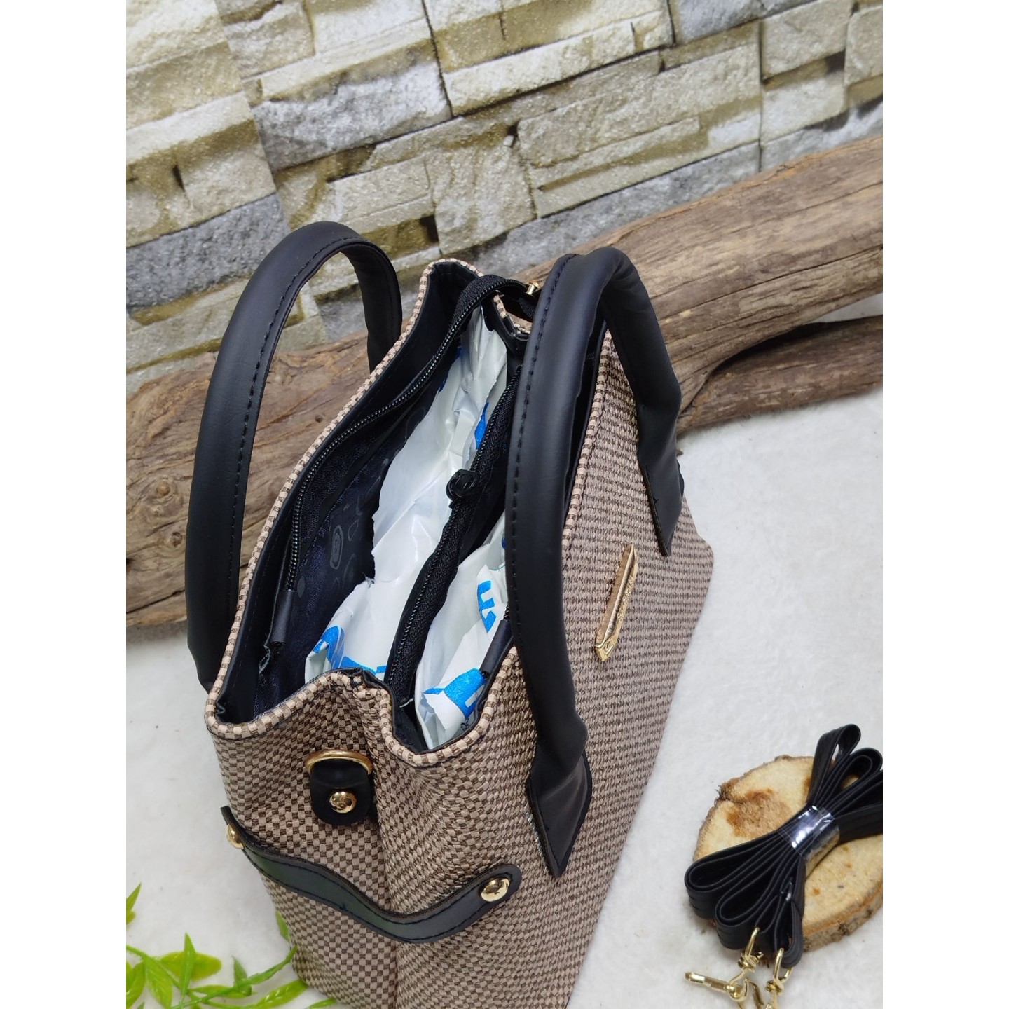 کیف زنانه صندوقی استوار