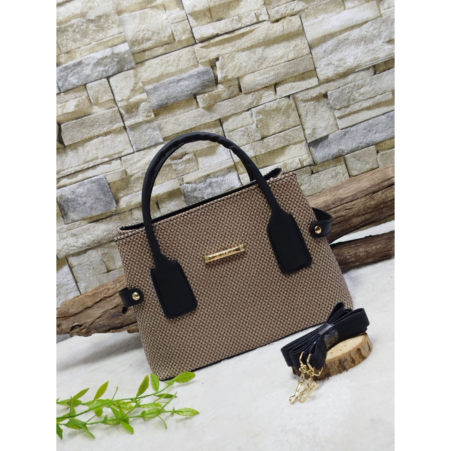 کیف زنانه صندوقی استوار