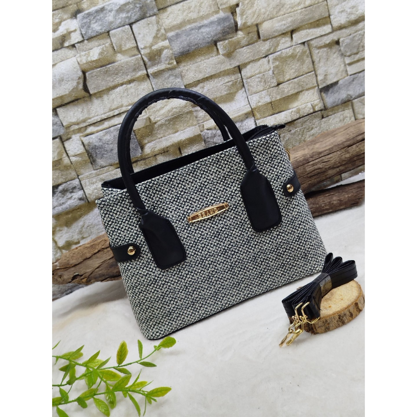 کیف زنانه صندوقی استوار