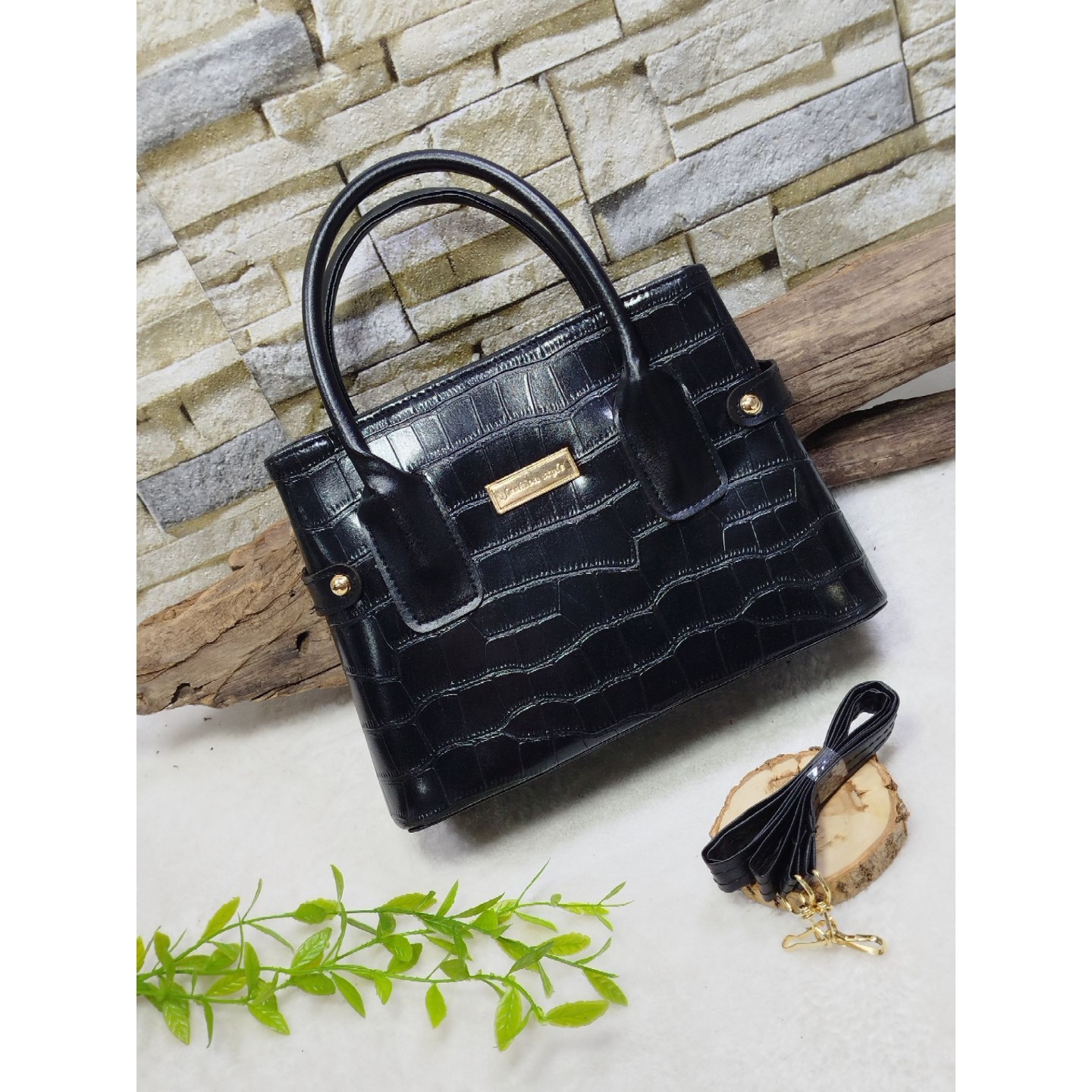 کیف زنانه صندوقی استوار
