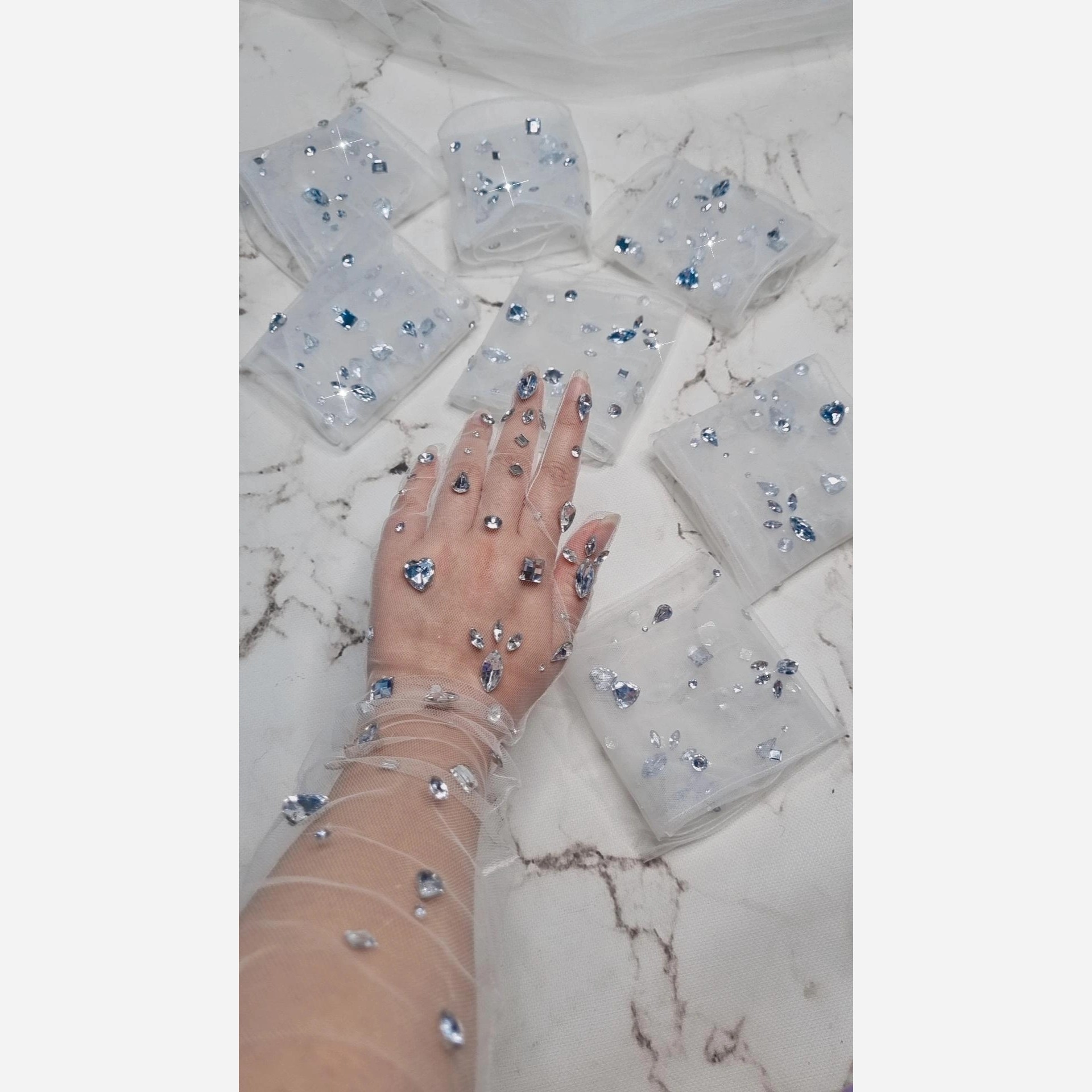 دستکش زنانه مجلسی ساق بلند نگین دار دارای رنگ بندی متنوع (پس کرایه)