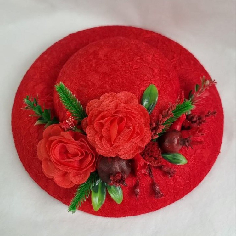 کلاه یلدایی مجلسی آیدا دارای رنگبندی سبز و قرمز (پس کرایه)