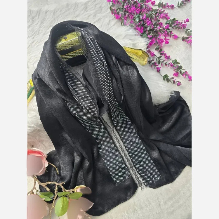 شال مجلسی مشکی کوپرا لب نگین و دانتل ابعاد 180 در 73 سانتیمتر