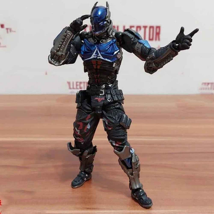 اکشن فیگور مدل بتمن پیشرفته Advanced Batman از شوالیه آرکام ارتفاع 15 سانتیمتر