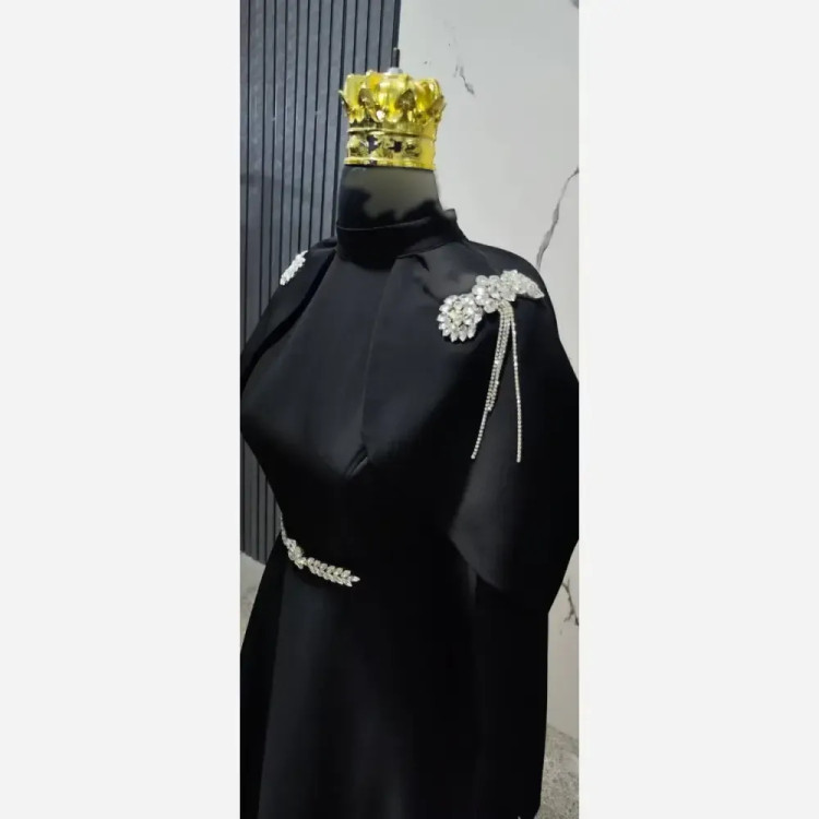 عبای مجلسی مشکی جنس مازاراتی اعلا با خرجکار سنگی دوخت شده