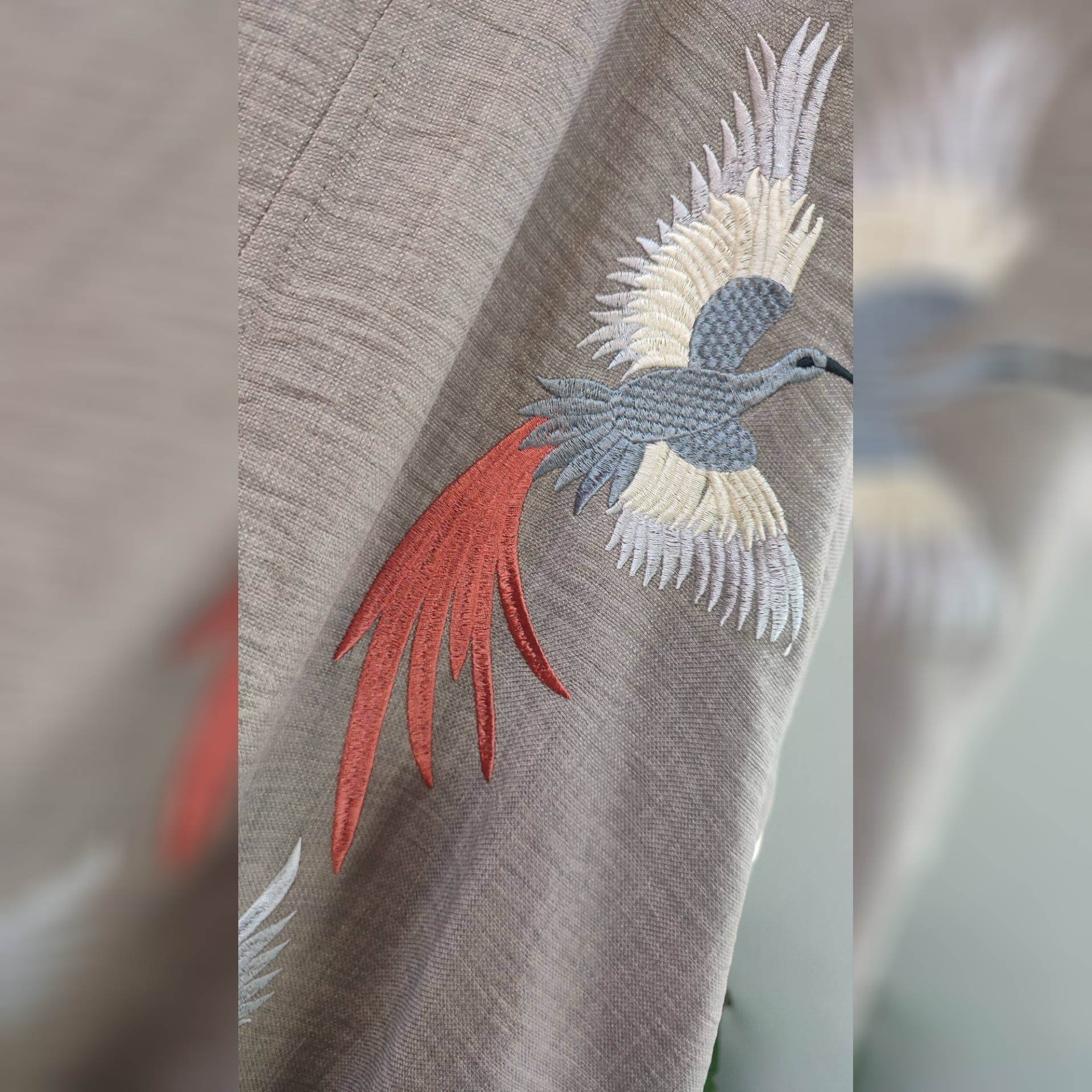 مانتو بلند شانتون گل دوزی شده مدل طاووس