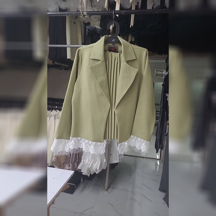 کت دامن زنانه مدل ژینا جنس کرپ مازراتی با کیفیت ، کت کوتاه و آستین بلند ، دامن بلند پلیسه 🧡 سایز 38 تا 44