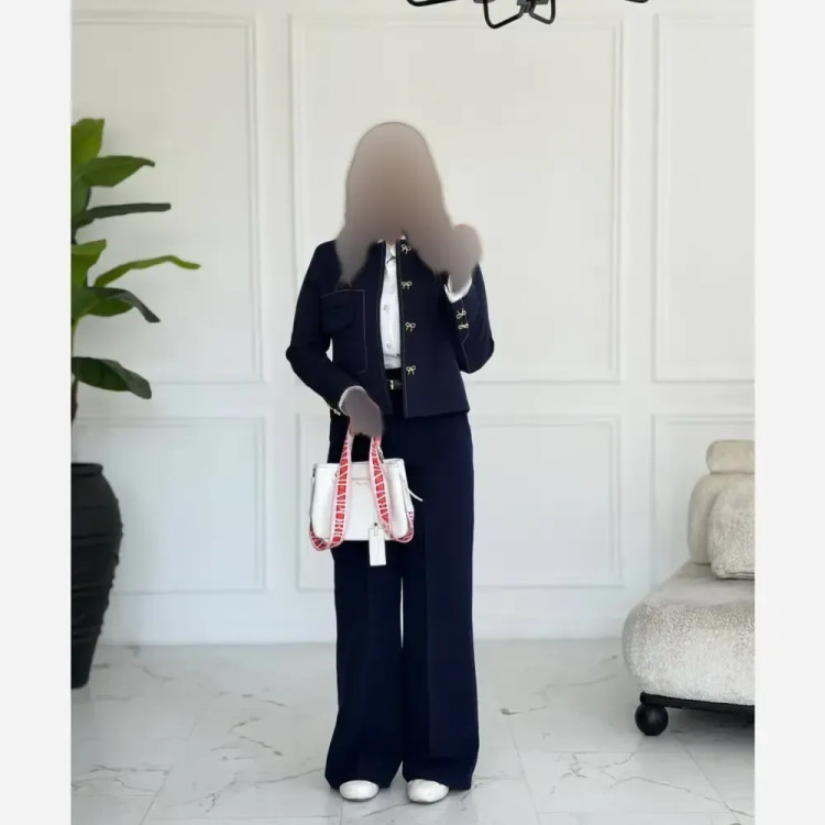 کت و شلوار زنانه مدل غزال جنس کرپ مازراتی درجه یک رنگ مشکی و سرمه ای