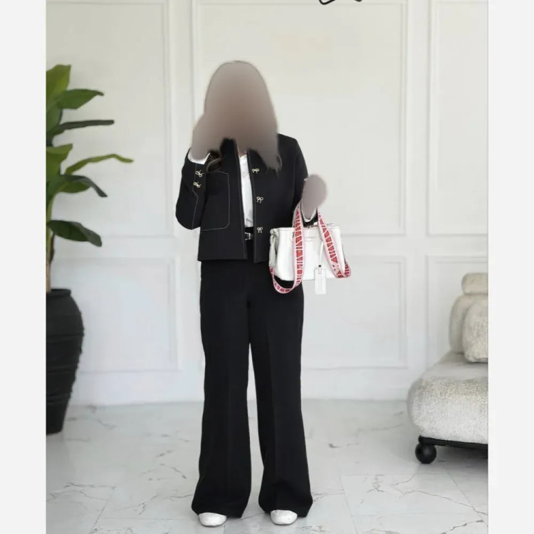 کت و شلوار زنانه مدل غزال جنس کرپ مازراتی درجه یک رنگ مشکی و سرمه ای