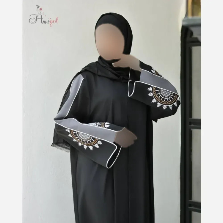 مانتو عبایی زنانه مدل خورشید جنس کرپ ندا اماراتی گلدوزی شده
