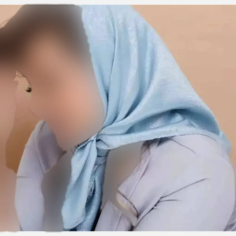 مینی اسکارف ساتن سیلک ابعاد 75 در 75 سانتیمتر