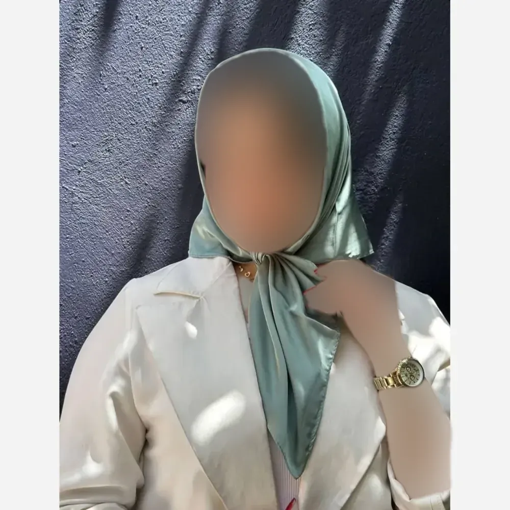 مینی اسکارف ساتن سیلک ابعاد 75 در 75 سانتیمتر