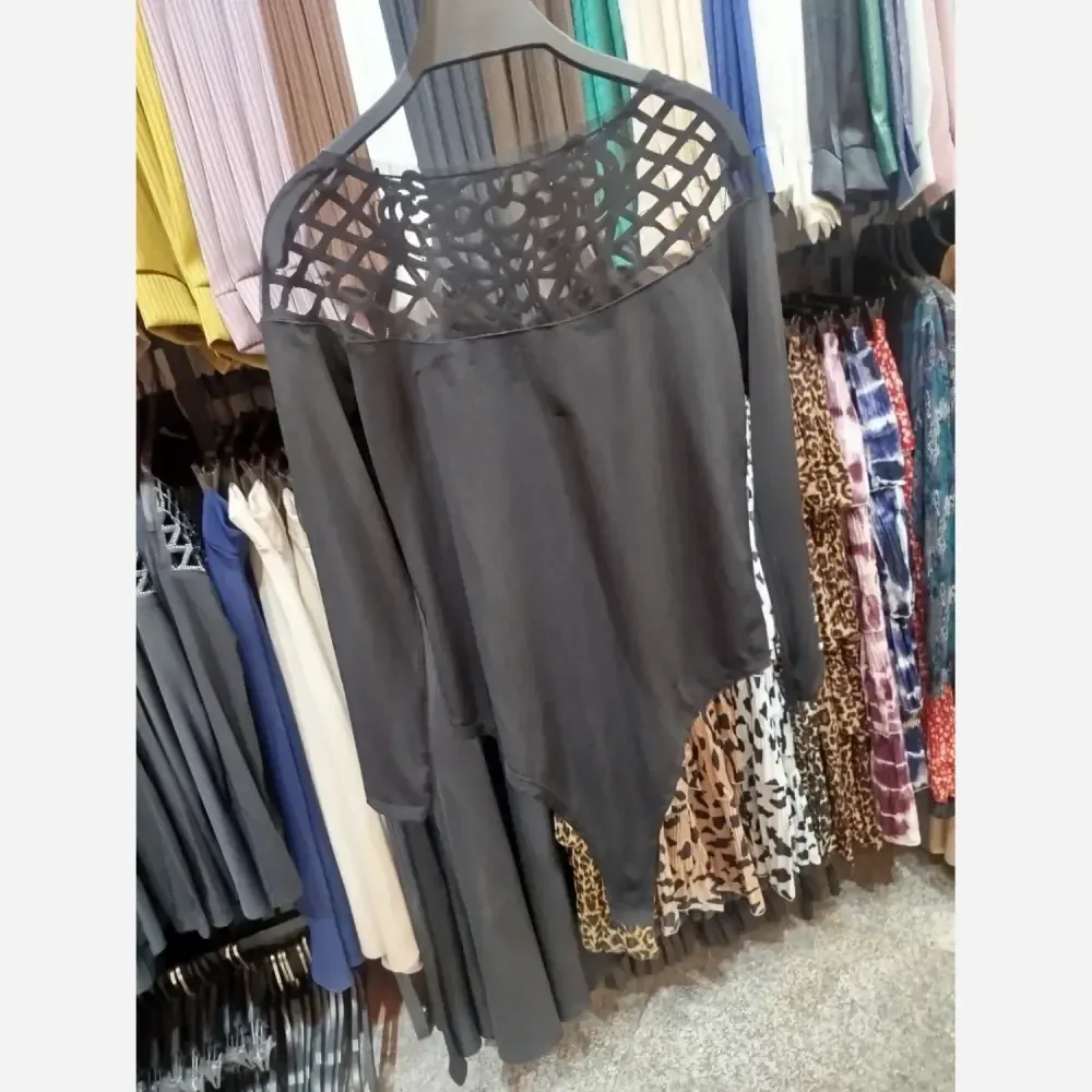 بادی زنانه یقه عنکبوتی نگیندار مشکی جنس ریون کشی سایز 38 تا 44