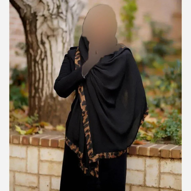 شال حاشیه پلنگی مشکی جنس پلیسه ریز ابعاد 60 در 180 سانتیمتر