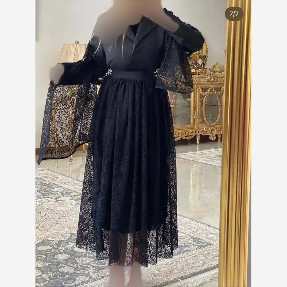 ست سه تیکه زنانه مدل روژین شامل کت کرپ مازراتی، دامن و شال گیپور رنگ مشکی سایز 38 تا 44