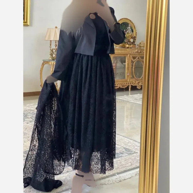 ست سه تیکه زنانه مدل روژین شامل کت کرپ مازراتی، دامن و شال گیپور رنگ مشکی سایز 38 تا 44