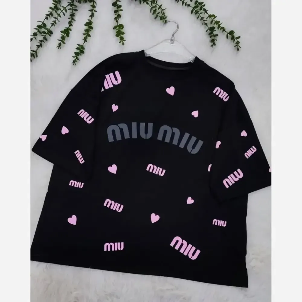 تیشرت باکسی زنانه طرح miu miu جنس نخ پنبه رنگ مشکی فری سایز تا 50