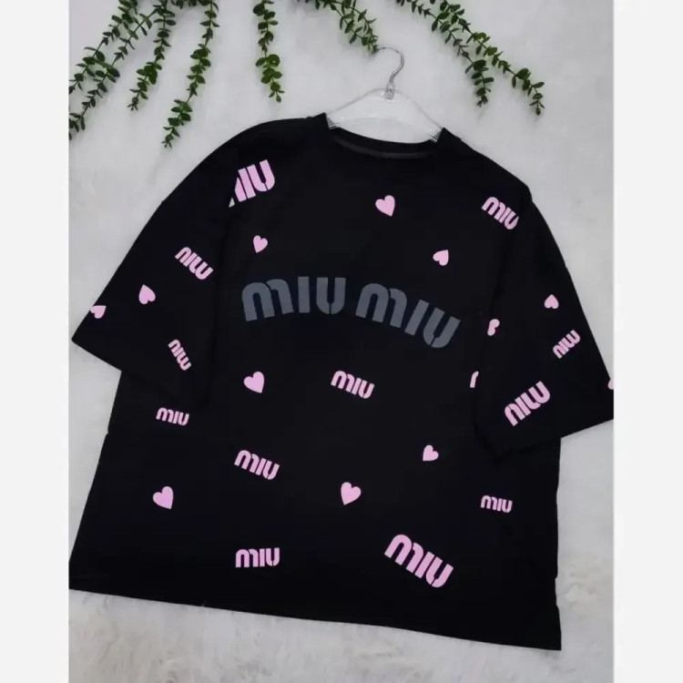 تیشرت باکسی زنانه طرح miu miu جنس نخ پنبه رنگ مشکی فری سایز تا 50