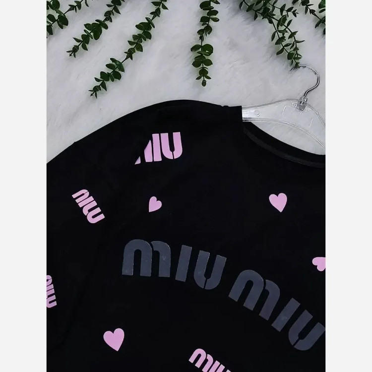 تیشرت باکسی زنانه طرح miu miu جنس نخ پنبه رنگ مشکی فری سایز تا 50