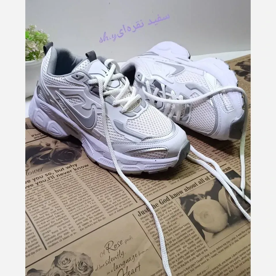کفش کتانی زنانه نایک مدل V5K با زیره پی یو و رویه پارچه ویژن خارجی سایز 37 تا 40