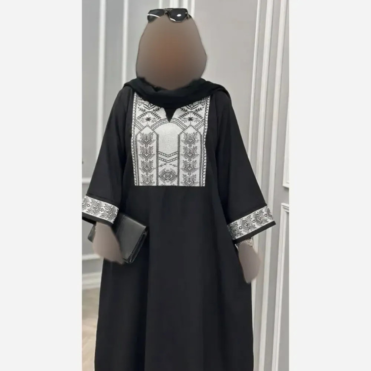 عبای زنانه مجلسی مدل نگیندار جنس الیزه رنگ مشکی فری سایز
