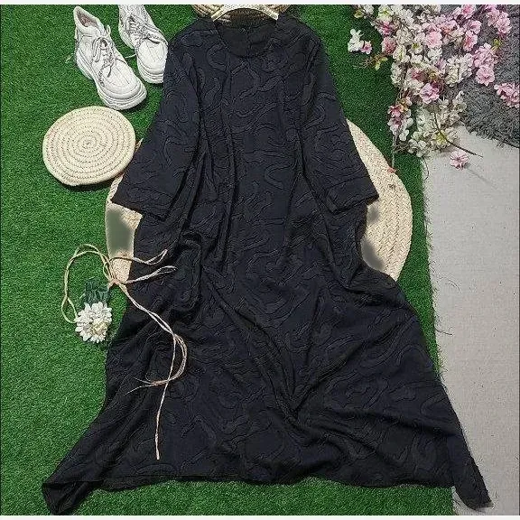کفتان زنانه مدل سحرناز جنس کسمه درجه یک فری سایز مناسب 38 تا 46 رنگ مشکی