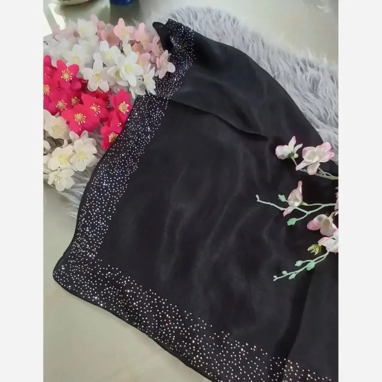 روسری نخی خارجی قواره کوچک حاشیه نگین دار مشکی