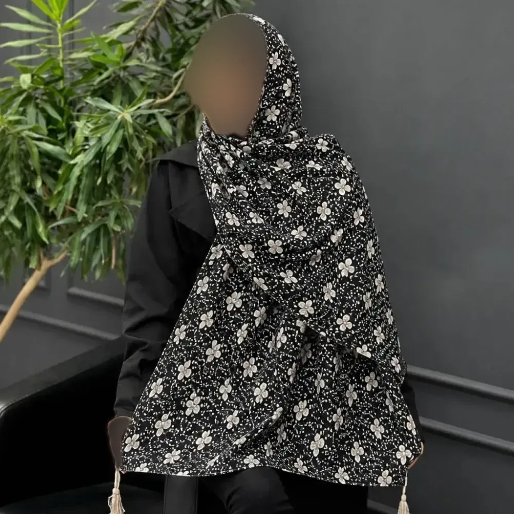 شال زنانه برشکا طرح گل گلی پلیسه قواره بزرگ ابعاد 175 در 75 سانتی متر