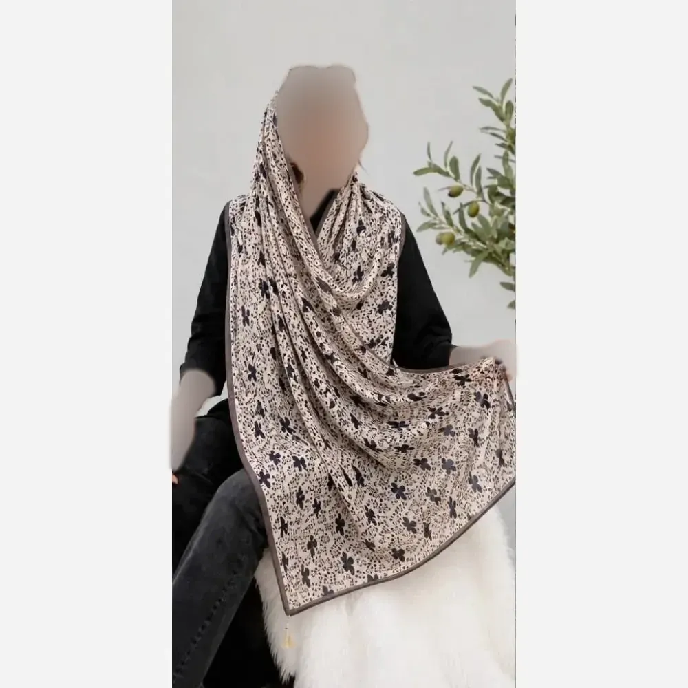 شال زنانه برشکا طرح گل گلی پلیسه قواره بزرگ ابعاد 175 در 75 سانتی متر