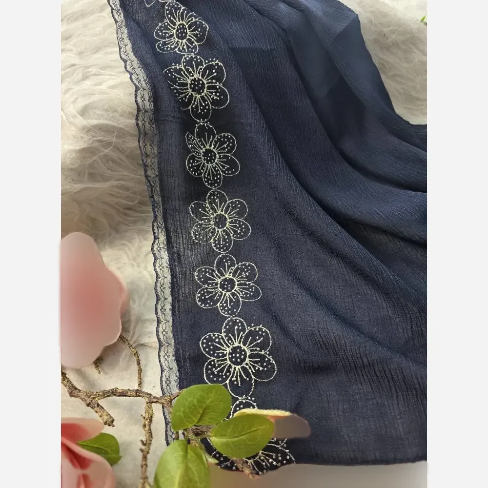 شال مجلسی گلدوزی شده جنس کریشه پلاس با حاشیه دانتل ابعاد 180 در 62 سانتیمتر