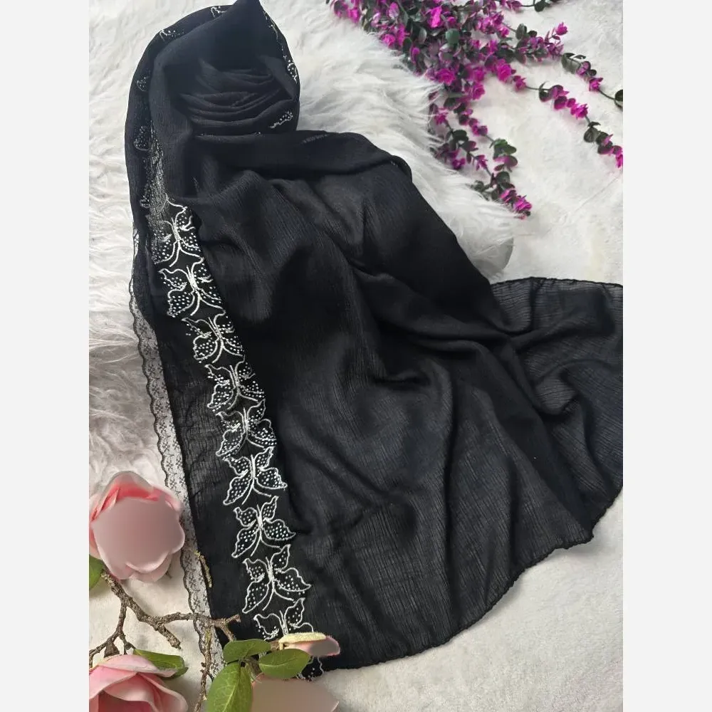 شال مجلسی گلدوزی شده جنس کریشه پلاس با حاشیه دانتل ابعاد 180 در 62 سانتیمتر