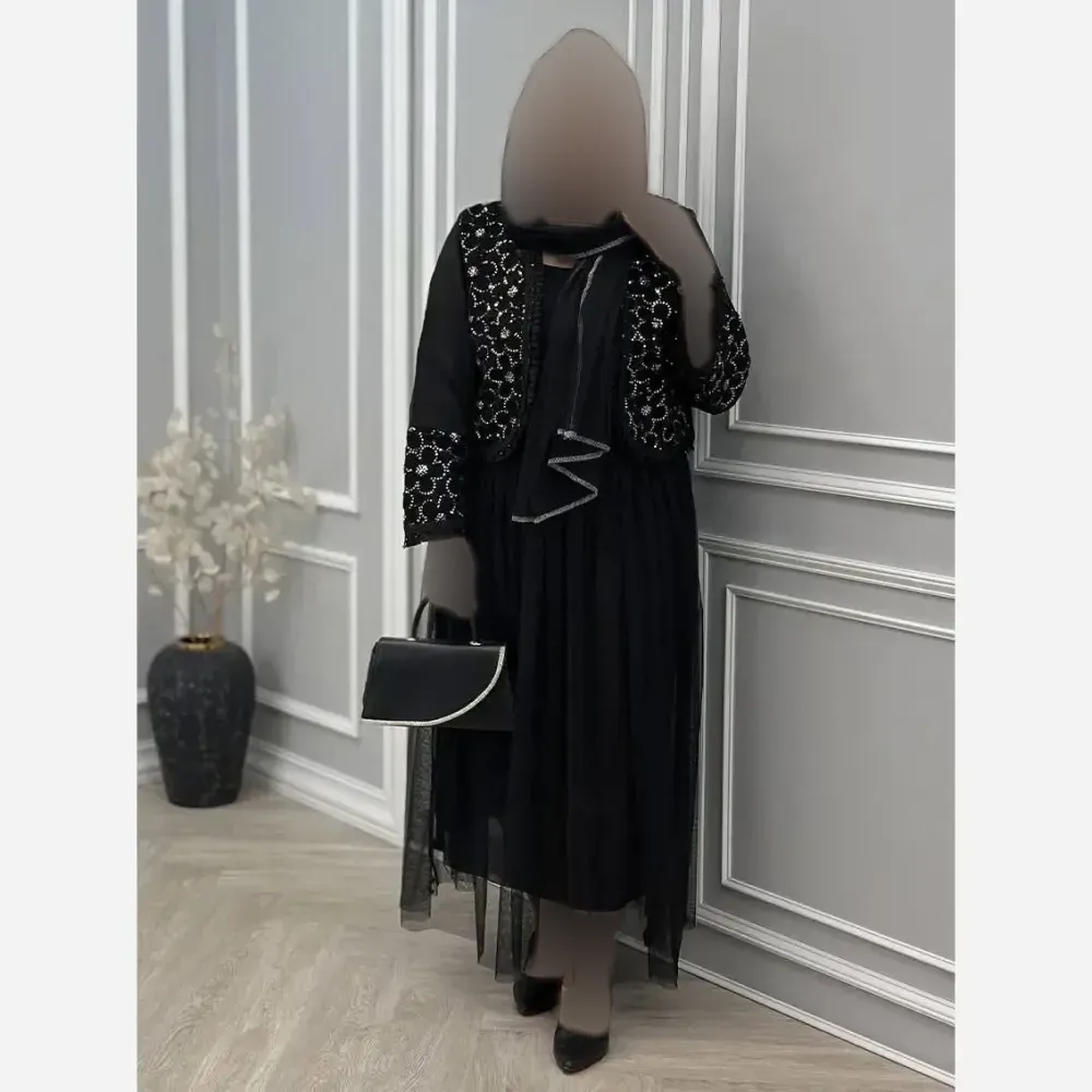 ست سه تیکه زنانه مدل شهرزاد شامل کت و دامن و شال جنس مازراتی مشکی سایز فری 36 تا 46