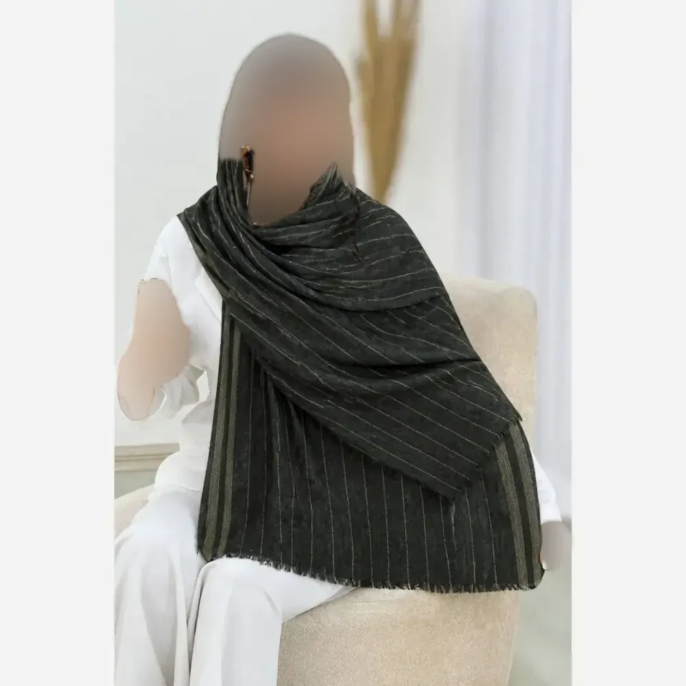 شال لمه مشکی طلایی مجلسی ابعاد 175 در 75 سانتیمتر جنس کنفی