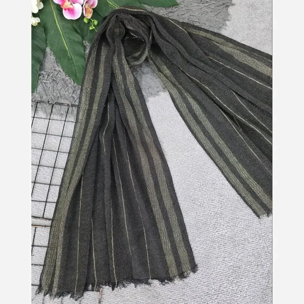 شال لمه مشکی طلایی مجلسی ابعاد 175 در 75 سانتیمتر جنس کنفی