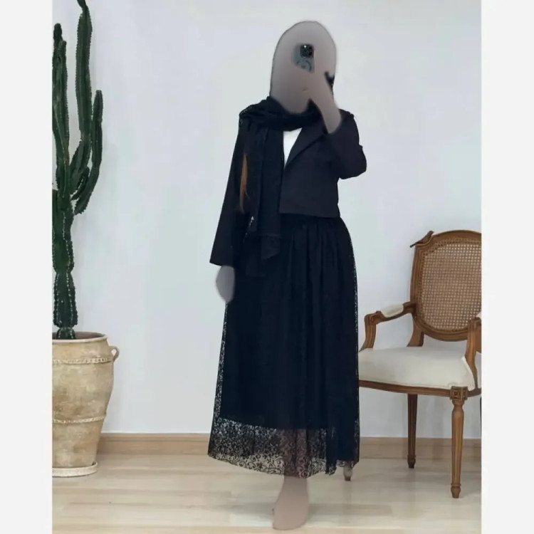 ست سه تیکه زنانه روژین شامل کت کرپ مازراتی و دامن و شال گیپور رنگ مشکی فری سایز
