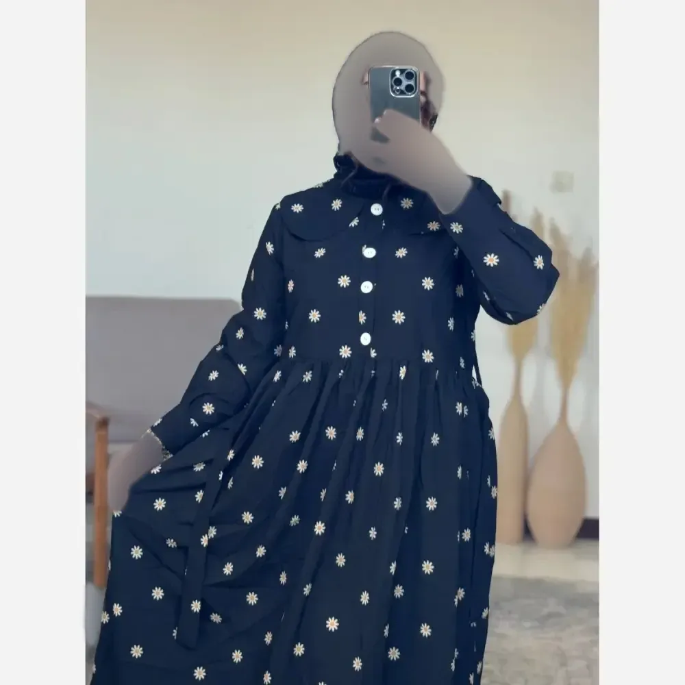 پیراهن زنانه مدل بابونه جنس کرپ فلور درجه یک فری سایز رنگ مشکی