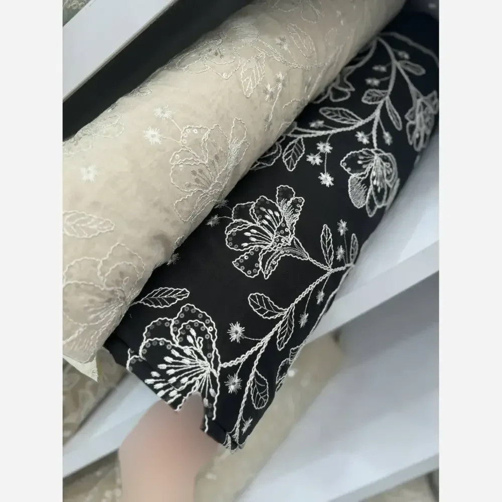 ست سه تیکه زنانه مدل ثریا شامل شومیز کرپ، جلیقه کرپ لینن سوزن دوزی و دامن فری سایز 38 تا 48